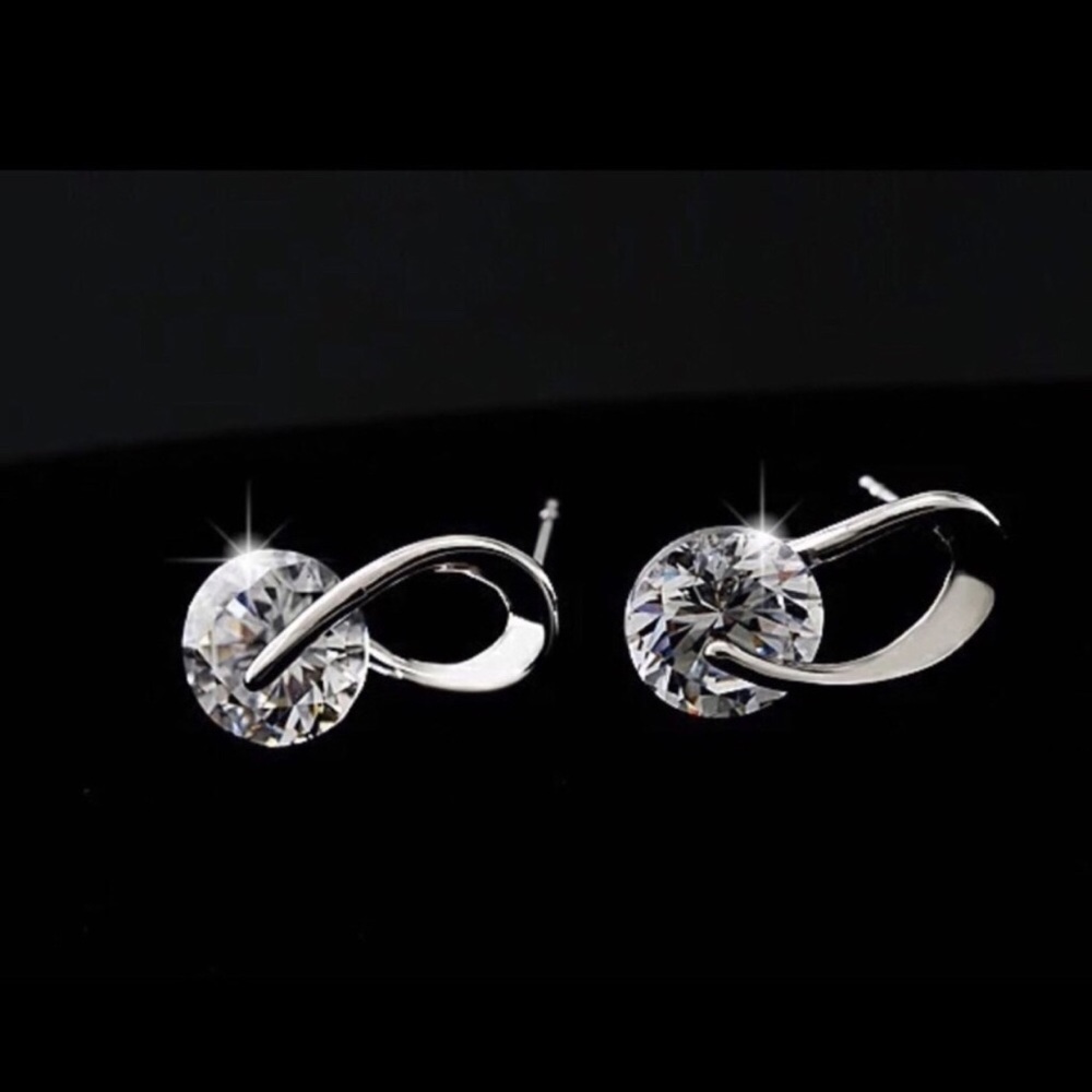 ❗️Moving SALE FINAL❗️ Australian Crystal Earrings